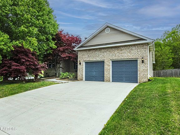 2nd image of 4026 Montserrat Ln
