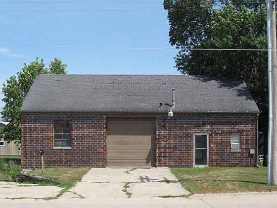 1st image of 205 1/2 S Central St