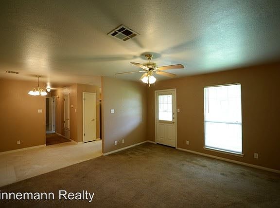 3rd image of 1801 Windward Dr #B
