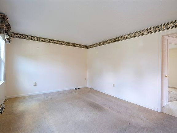 4th image of 7 Holly St