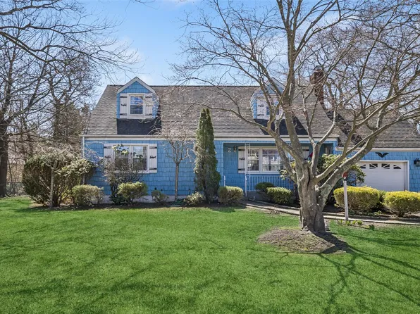 2 Henry Street, Farmingville, NY 11738