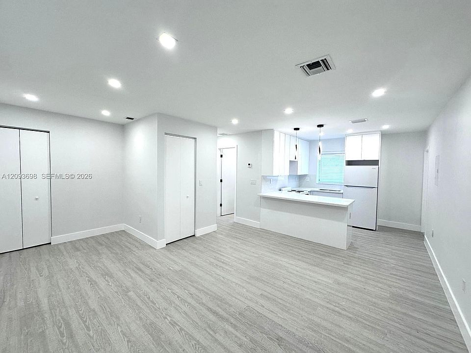 1st image of 215 Zamora Ave #9