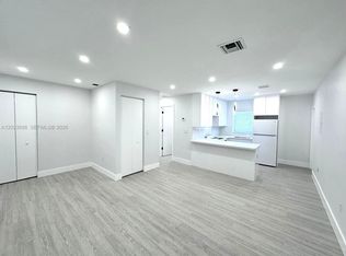 215 Zamora Ave #9, Miami, FL 33134