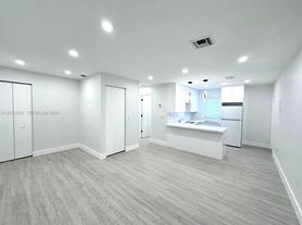 215 Zamora Ave, Miami, FL
