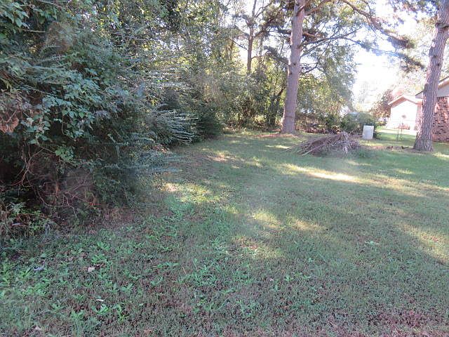 1st image of 20 White Dr