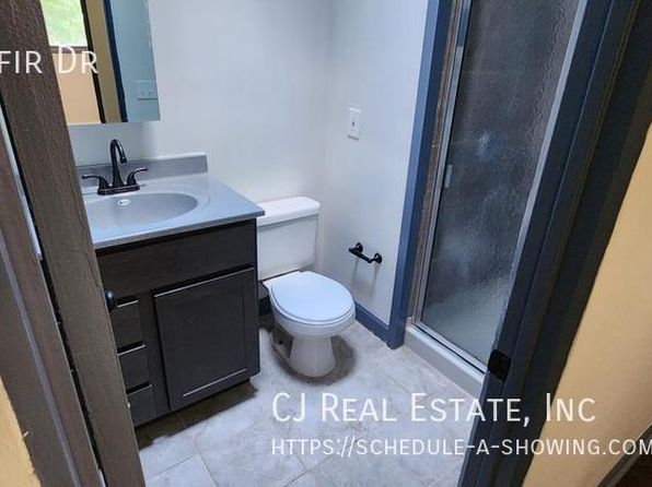 8408 Red Fir Dr, Saint Louis, MO 63134