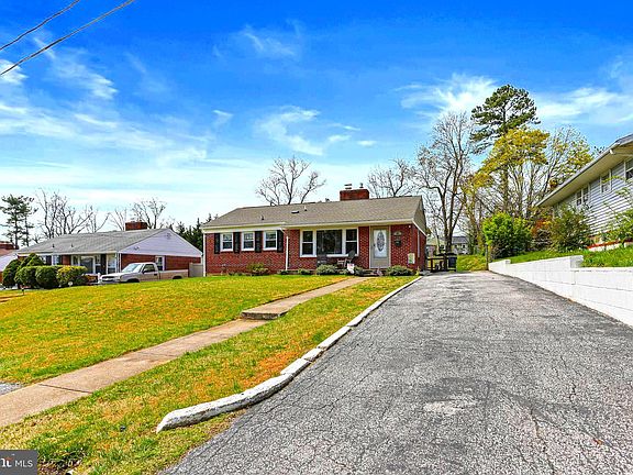 3rd image of 12 Delrey Ave