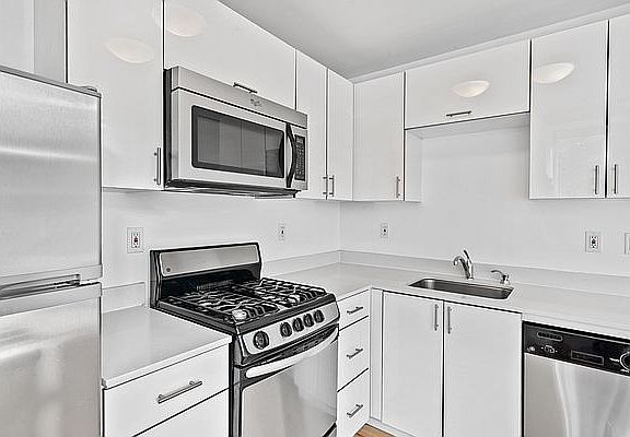 4th image of 2272 Frederick Douglass Blvd #E