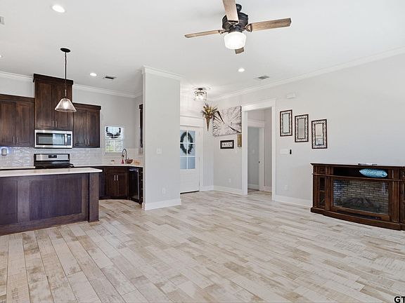4th image of 217 Smith Cir