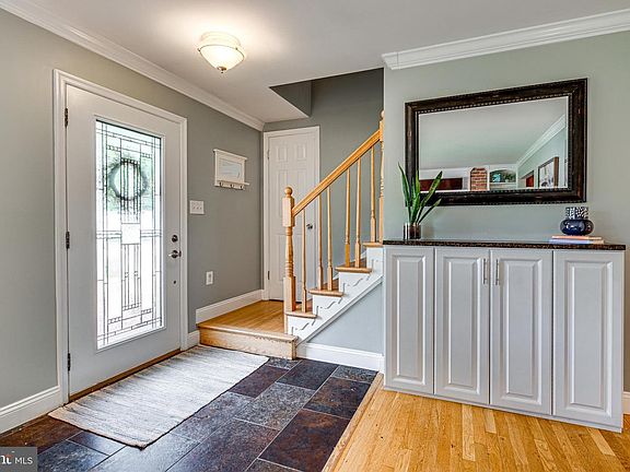 4th image of 5401 Gainsborough Dr