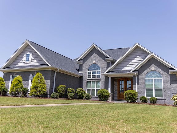 3rd image of 1001 Garrett Ln