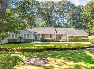 258 N Country Rd, Wading River, NY 11792
