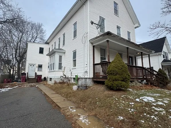 13 Benton St, Middleboro, MA 02346
