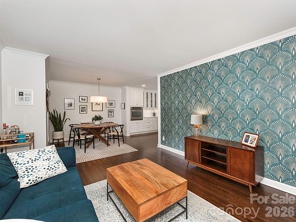 5th image of 1324 Redcoat Dr