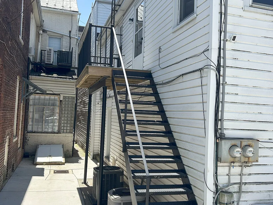 6 York St