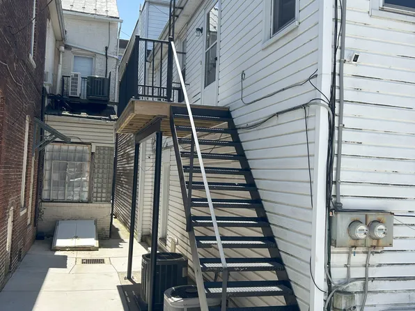 6 York St, Hanover, PA 17331