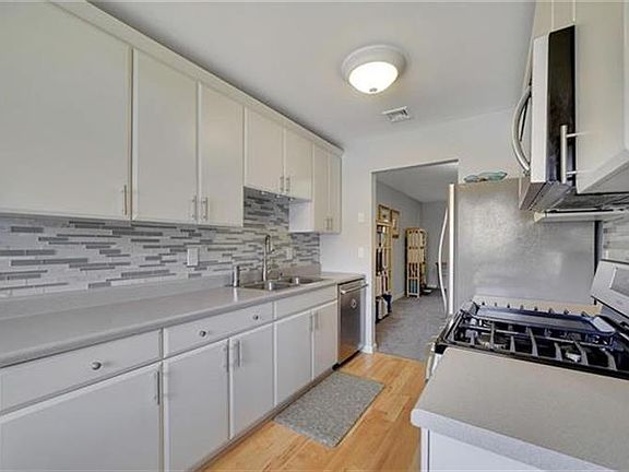 4th image of 262 Heritage Ln