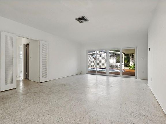 5th image of 4711 NE 28th Avenue