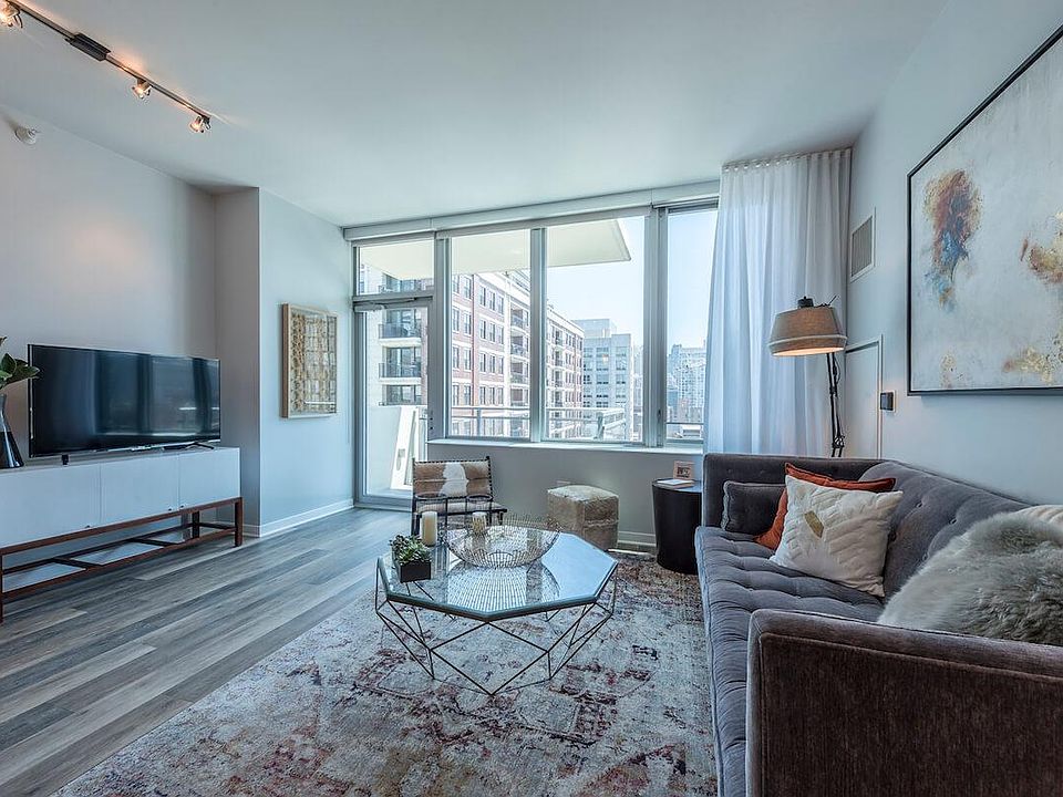 1st image of 451 W Huron St #1806
