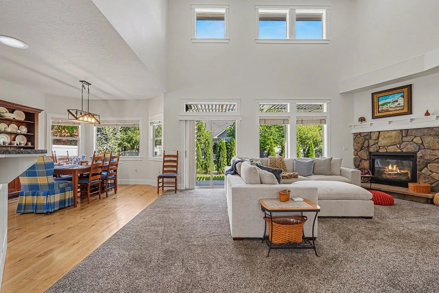 5 bed, 2.0 bath, 925 sqft, $9,913 — Photo 1