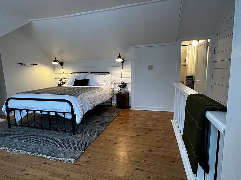 Bedroom with queen bed