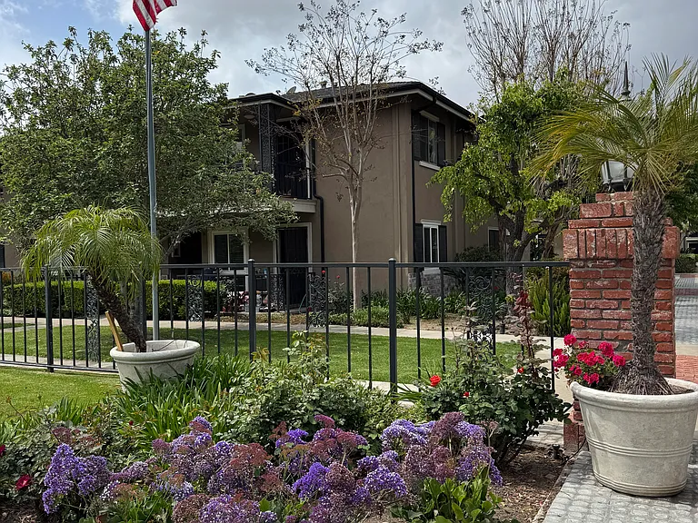 660 S Glassell St #15 — Photo 3