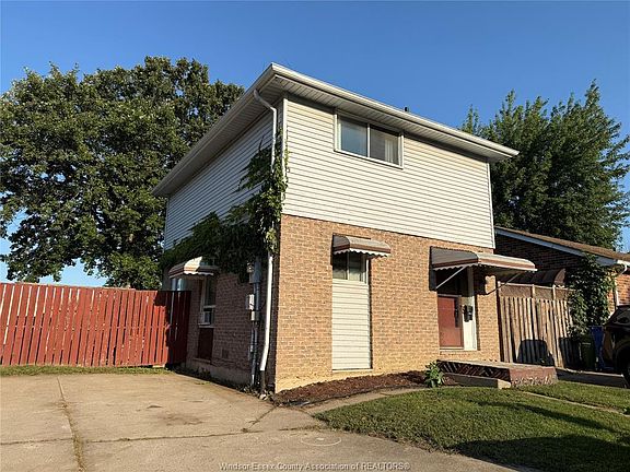 2nd image of 1110 Abbey Ct