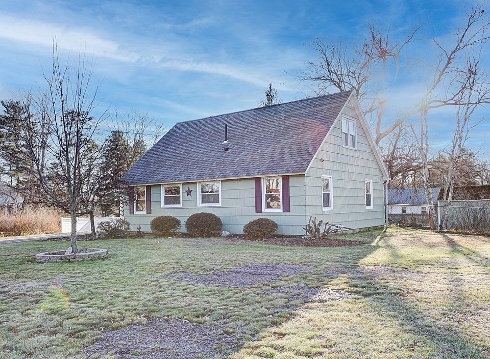 52 Montague St, Turners Falls, MA 01376 Zillow