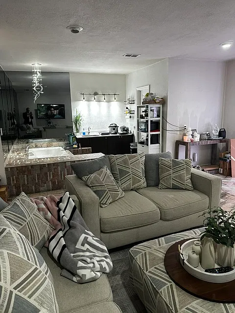 1 bed, 900 sqft, $1,500 — Photo 3
