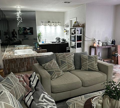 3rd image of 2814 NW 15th St #2