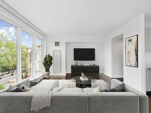 5th image of 400 W 113th St APT 329