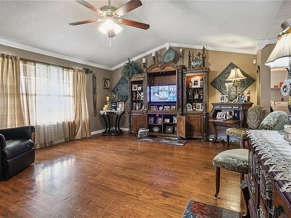 4th image of 2129 Bradford Pl