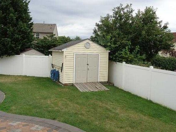 CLICK backyardERE to Enter a Description