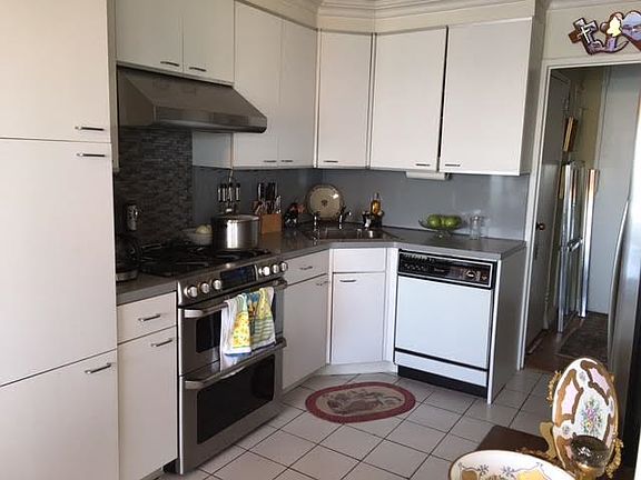 3rd image of 166-25 Powells Cove Blvd #20L