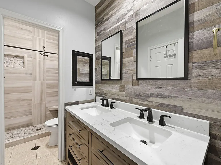 1813 Oak Wood Dr E — Photo 31