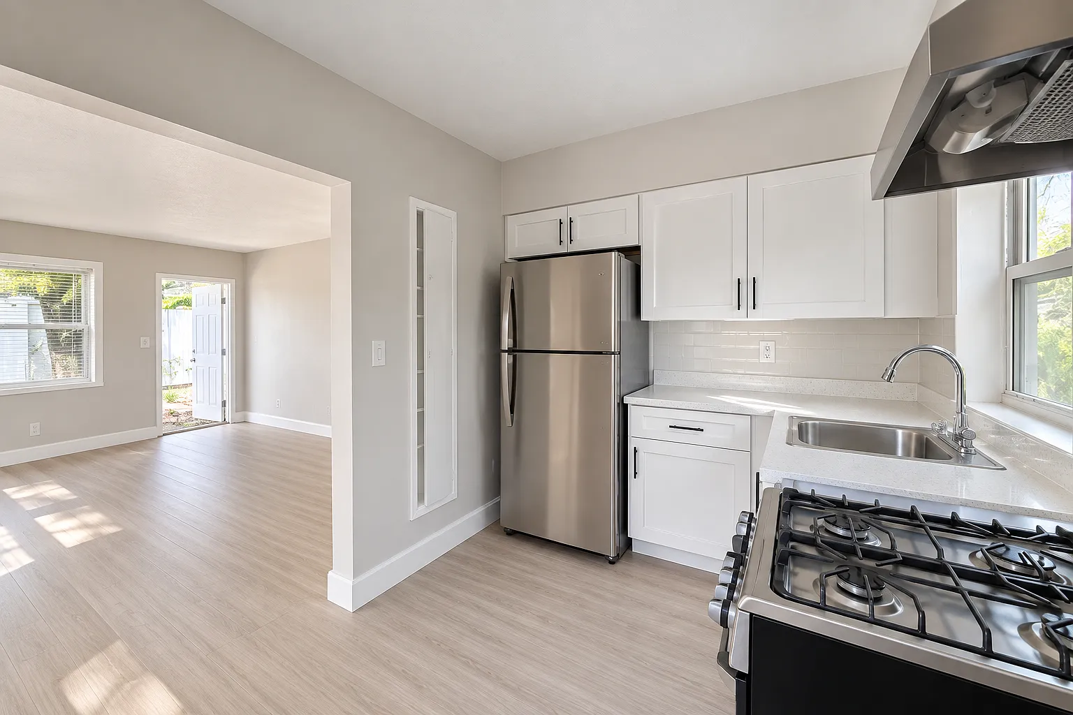 1 bed, 700 sqft, $1,600 — Photo 2