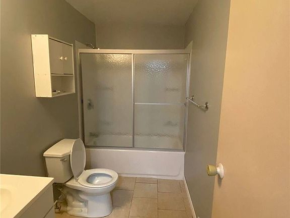5th image of 3185 Erindale Cres