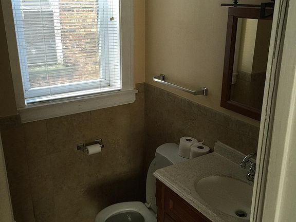 3rd image of 6423 N Claremont Ave APT 2