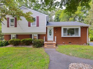 8034 Meadow Dr, Mechanicsville, VA 23111