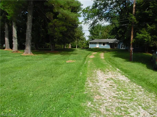 987 Hocking Rd, Little Hocking, OH 45742