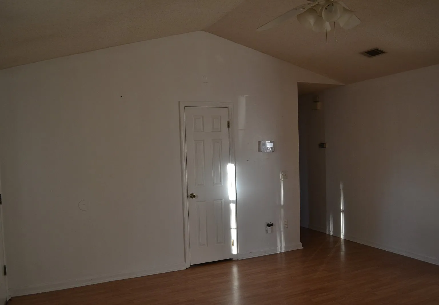 3 bed, 2.0 bath, 1120 sqft, $1,375 — Photo 3
