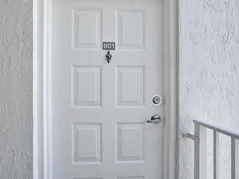126 SW 17th Rd #601 — Photo 10