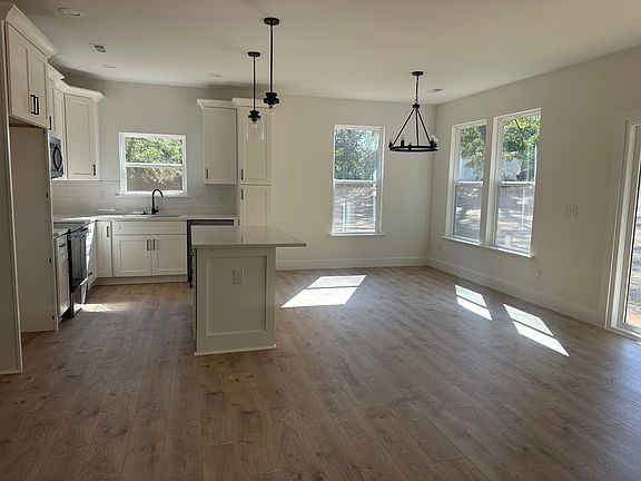 3rd image of 217 Candlewood Ln