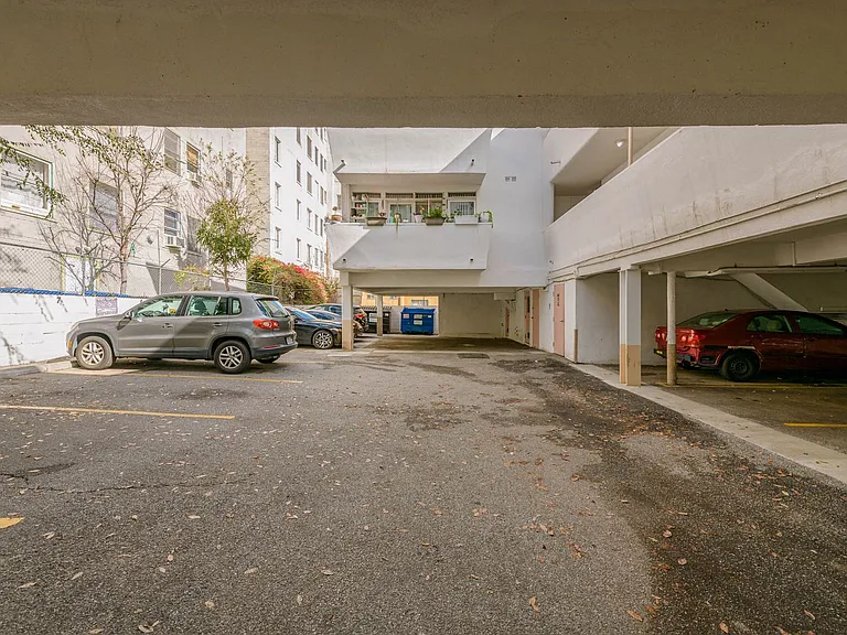 6871 Franklin Ave - Hollywood Cozmo — Photo 13