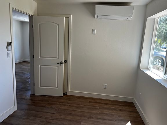 5th image of 2461 Dumont Cir #2