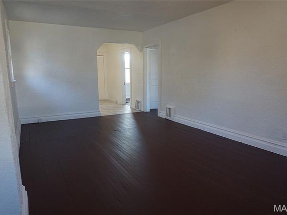 3rd image of 3336 Oakdale Ave