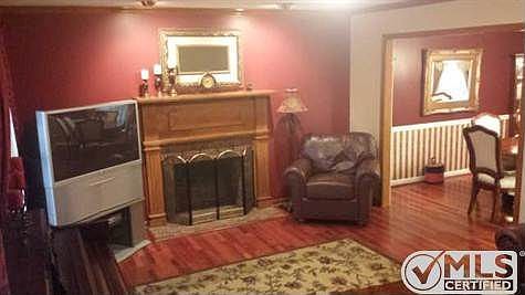 5th image of 518 Windsor Dr