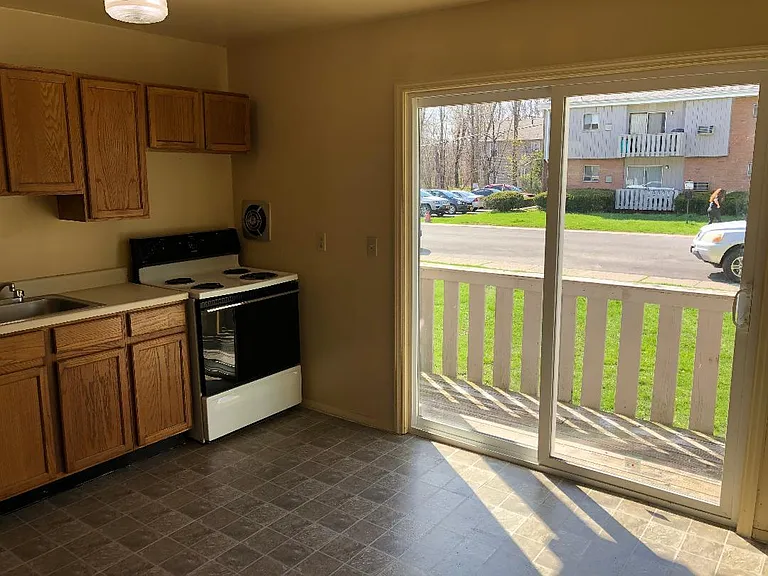 4 Southside Ave — Photo 11