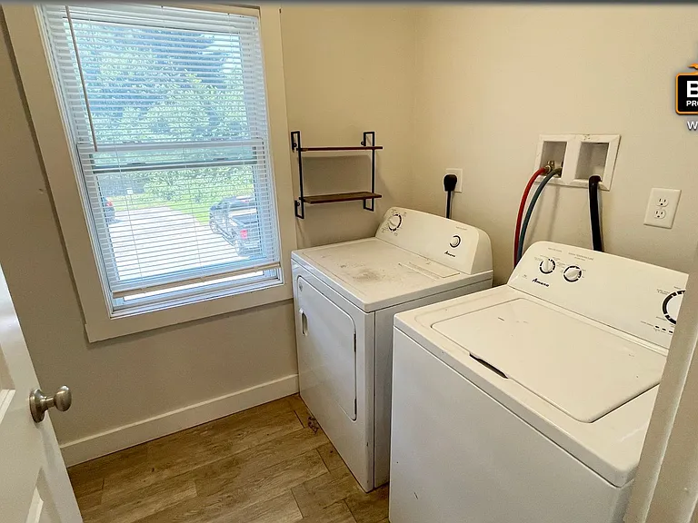 429-433 Princeton Rd — Photo 13