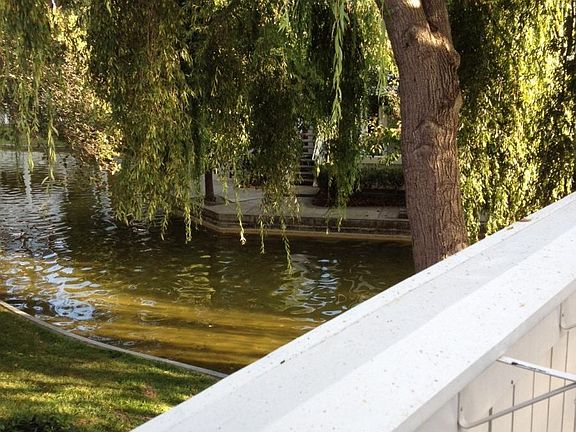 3rd image of 100 Bayside Ct